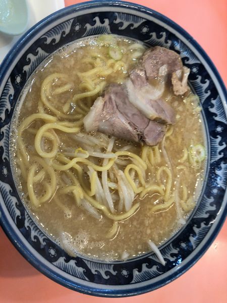 「正油とんこつ＋無料たまねぎ」@大公 金沢文庫店の写真