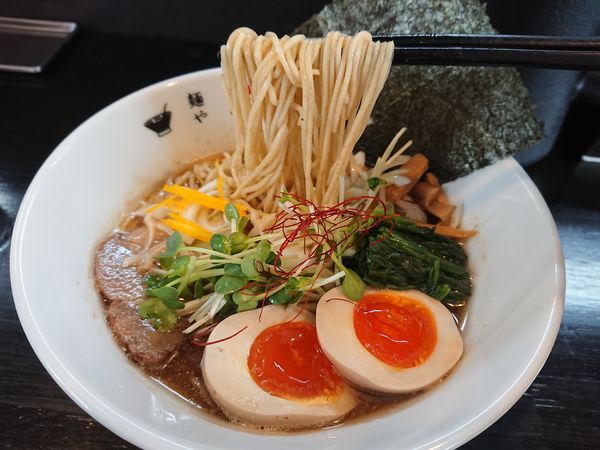 「【限定】あご煮干しらーめん850円＋味玉&他いろいろ」@麺や 笑 ～Sho～の写真