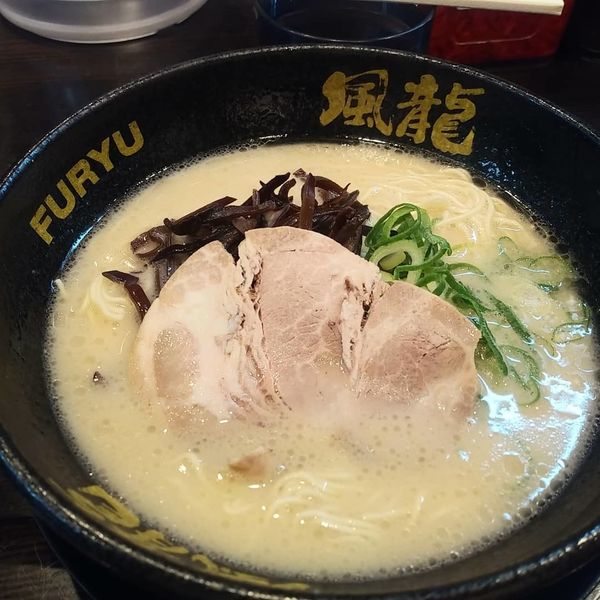 「とんこつラーメン」@とんこつラーメン博多風龍 明大前店の写真