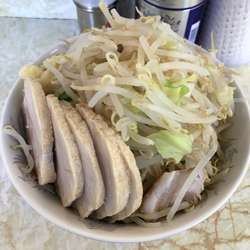 チャーシュー麺大盛り(ニンニク、野菜増し、汁無し変更)