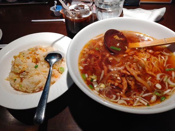 「本日の日替わり①(豚肉とザーサイラーメン＋五目炒飯)800円」@上海華龍 ヤマダ電機LABI1高崎店の写真