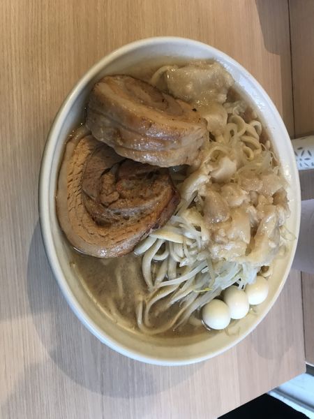 「ラーメン　豚一枚追加　麺400グラム　ウズラ3個追加」@麺屋 味方の写真