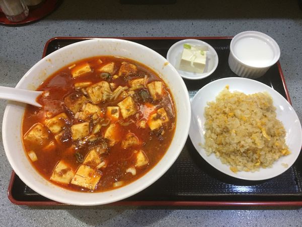 「マボ麺＋半チャーハン」@味仙 御徒町店の写真