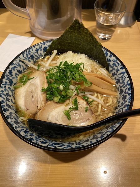 「背脂煮干し醤油らーめん」@ど・みそ グランデュオ立川店の写真