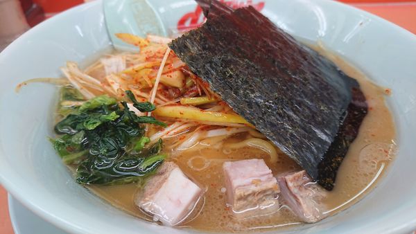 「醤油ピリ辛ネギラーメン」@ラーメン山岡家 熊谷店の写真