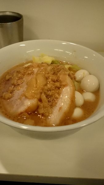 「ミニラーメン（７５０円）＋うずら（１３０円）」@ハイパーファットンの写真