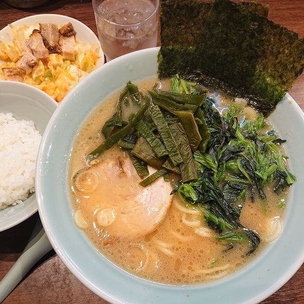 「ﾗｰﾒﾝ中盛790円ｷｬﾍﾞﾁｬｰ130円茎ﾜｶﾒ100円他」@金八家の写真