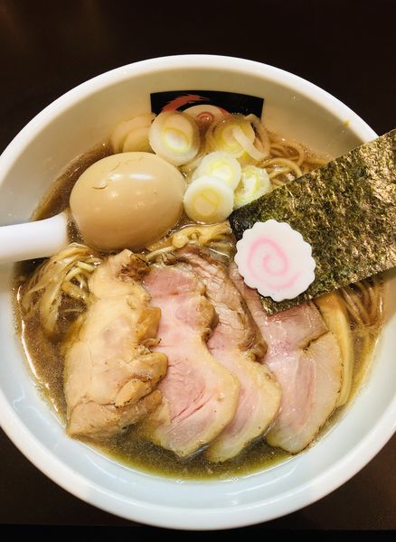 「焼豚にぼしそば(トッピング 味玉)1100円」@おおぜき中華そば店の写真