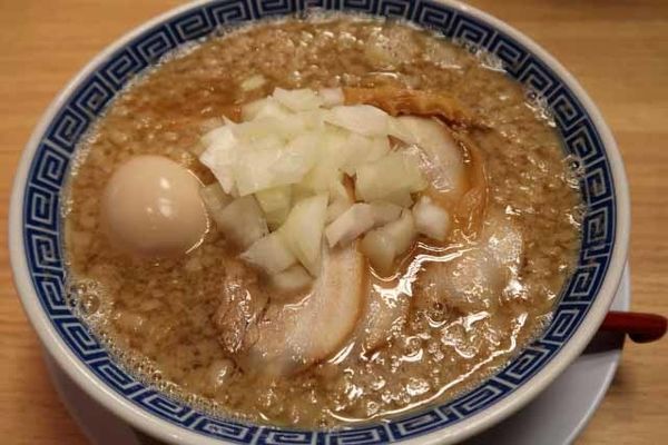 「背油中華そば＋味玉　850円」@新潟発祥なおじ 新橋店の写真