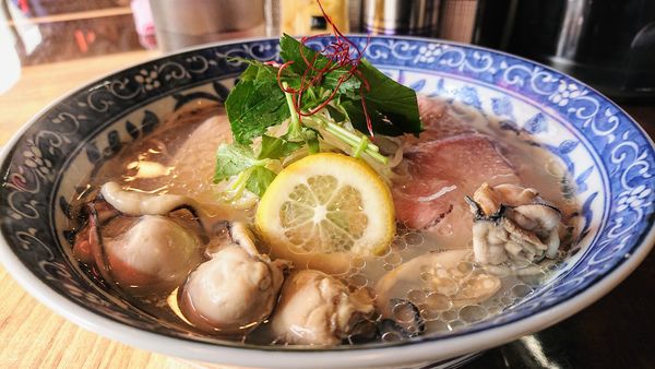 「牡蛎そば 麺かため」@寿製麺よしかわ 保谷店の写真