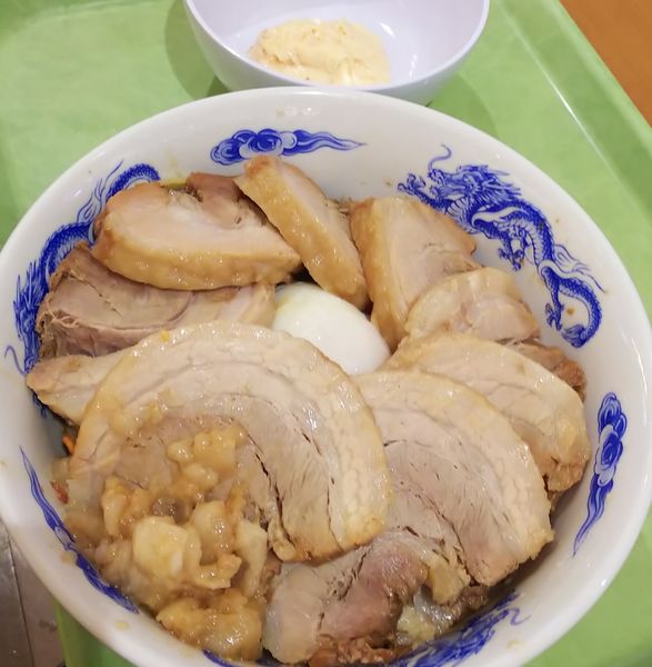 「まぜそば７豚増し」@ジャンクガレッジ イオンレイクタウンmori店の写真