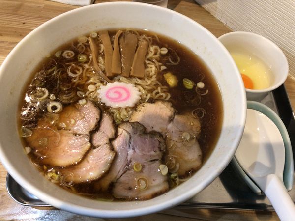 「チャーシュー麺大盛 + 生玉子」@三鷹大勝軒の写真