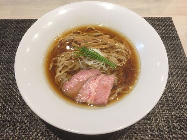 「地鶏としじみの中華蕎麦〈醤油〉 手もみ太麺」@宍道湖しじみ中華蕎麦 琥珀 東京本店の写真