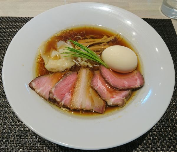 「特製中華蕎麦＜醤油＞（細麺）」@宍道湖しじみ中華蕎麦 琥珀 東京本店の写真