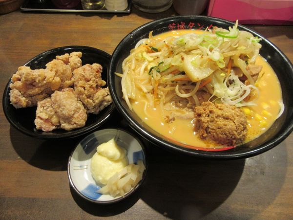 「味噌タンメン(880円)+野菜マシ110円+唐揚げ440円」@茨城タンメン カミナリ つくば店の写真