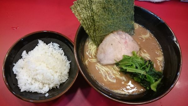 「らーめん（700円）＋海苔（50円）＋ライス（無料）」@らーめん 谷瀬家 新橋店の写真