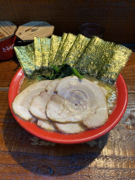 「スペシャルラーメン+中盛」@横浜家系ラーメン いとし家の写真