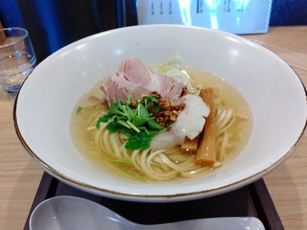 「塩ラーメン(並盛・140g)850円」@塩らーめん 小粋の写真