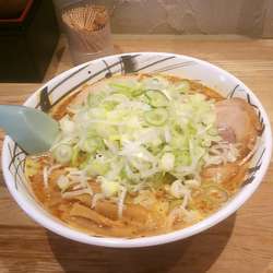 魚辛味噌らーめん(背脂普通 薬味増し)