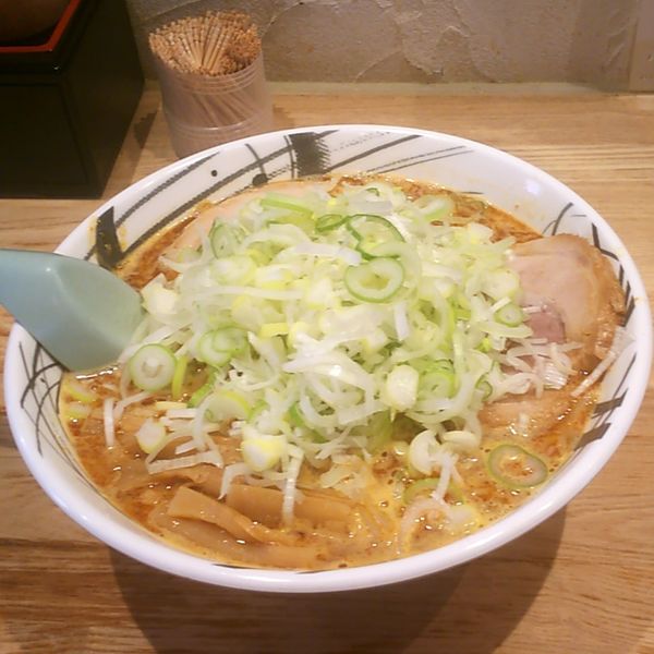 「魚辛味噌らーめん(背脂普通 薬味増し)」@麺将 ケン暴の写真