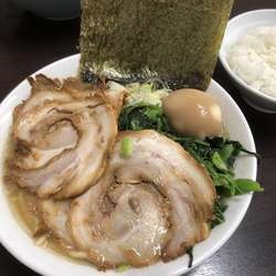 濃厚醤油ラーメン+チャーシュー+味玉+ほうれん草+海苔