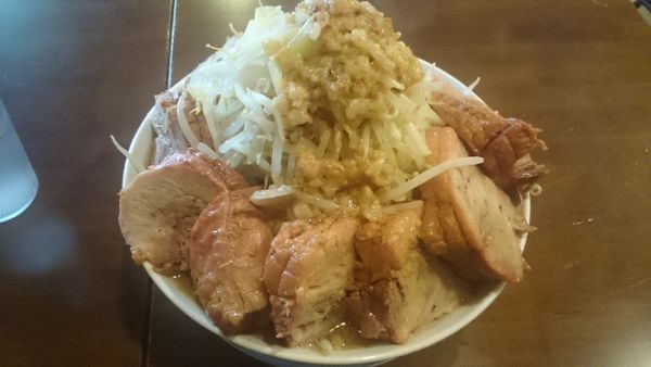 「大ラーメン・豚マシマシ(ヤサイアブラ)￥１２００」@らーめん 豚島の写真