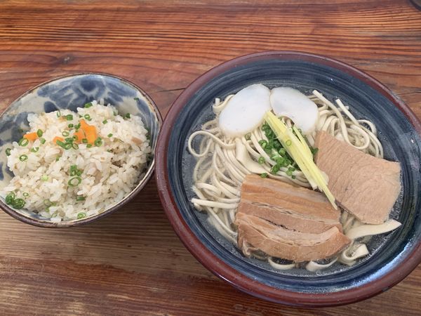 「首里そば中500+ジューシー200＝700円」@首里そばの写真