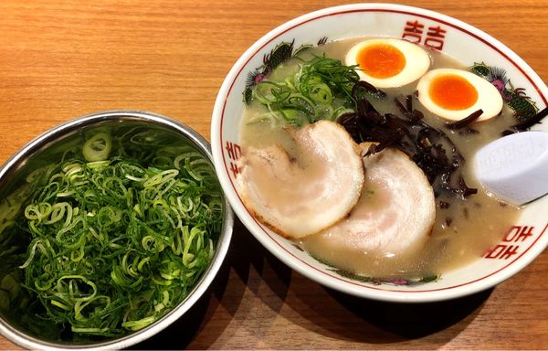 「ラーメン玉子入(バリカタ.ネギ50円)」@二代目 博多だるまの写真