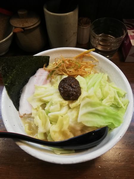 「熟成練り醤油らーめん　キャベツ　800+50円」@『   』（無銘）の写真