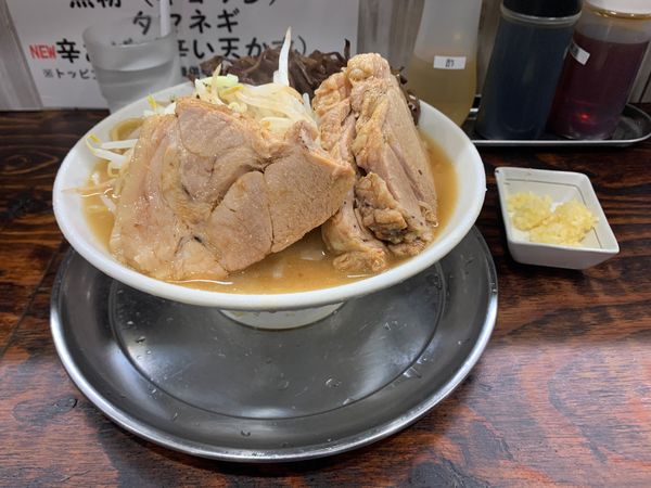 「小豚　野菜少なめキクラゲ　ニンニク別皿」@麺でる 川崎店の写真