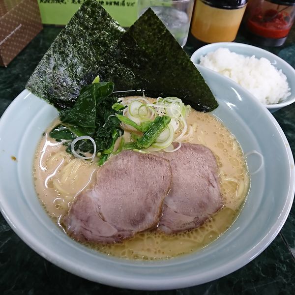 「ラーメン 並 700えん  半ライス 120えん」@横浜寺田家ラーメン 北柏店の写真