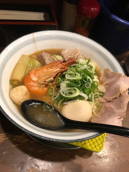「厚切りイベリコ豚ばら肉と有頭海老の醤油肉そば」@まりお流らーめんの写真