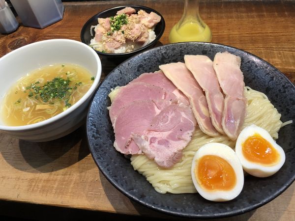 「しおつけ麺全部のせ＋鶏塩飯」@町田汁場 しおらーめん 進化の写真