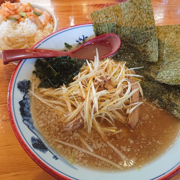 「ネギラーメン800円、餃子250円、ライス無料」@椿 ラーメンショップ 木立店の写真