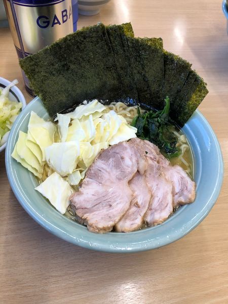 「中盛りチャーシュー麺　海苔　中ライス」@吉田家 本店の写真