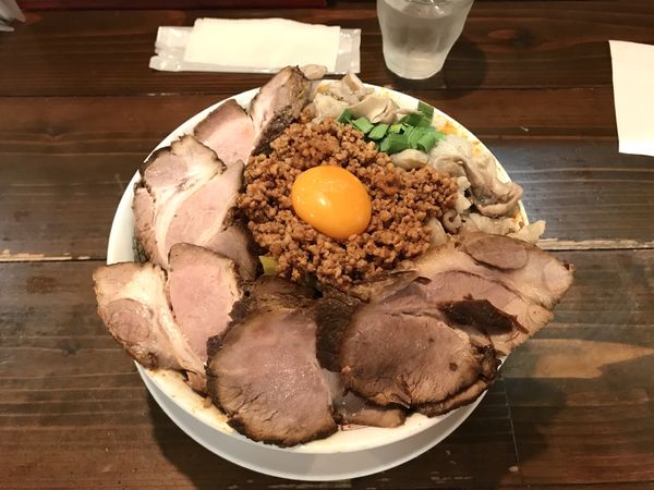 「台湾焼きラーメン野菜増、肉増し4枚ホルモン増」@ラーメン 達磨食堂の写真
