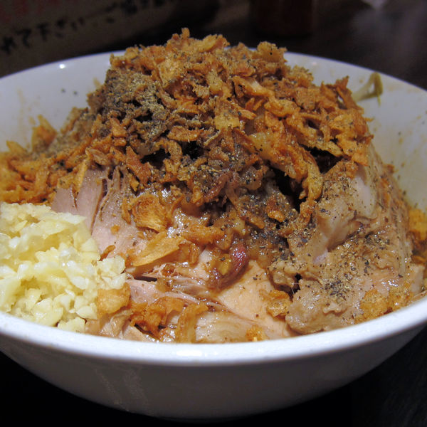 「汁なし 900円（ニンニク）」@らーめんふぁんくらぶ 歴史を刻めの写真