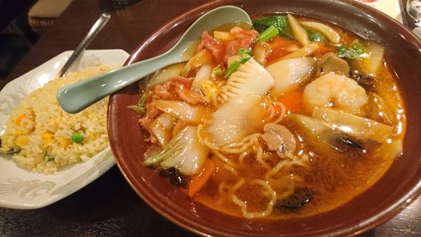 「五目ラーメン、半チャーハン」@チャイナ厨房 Ting Tang Tang 海浜幕張駅前店の写真