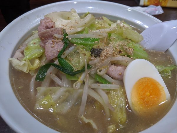 「博多もつちゃんぽん白（塩もつ）¥950」@麺処 すずらん 春吉店の写真