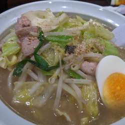 博多もつちゃんぽん白（塩もつ）¥950