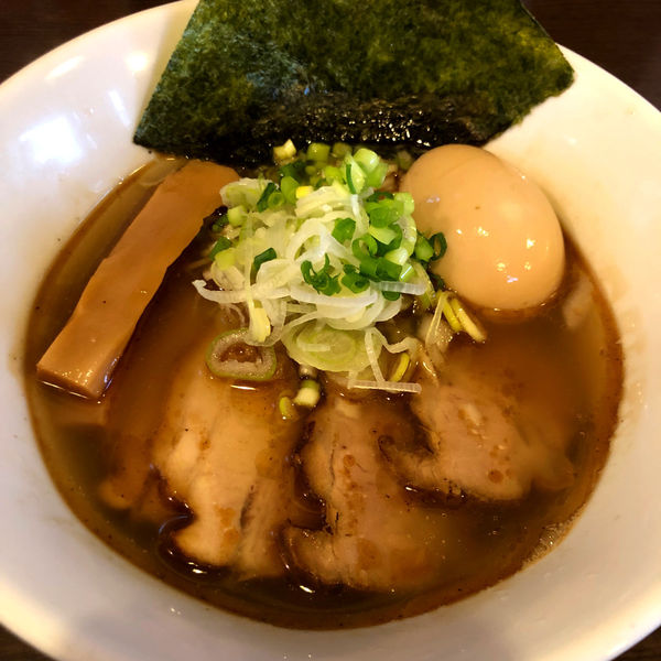 「秋刀魚煮干しの中華そば（塩）780円」@つけ麺 弥七の写真