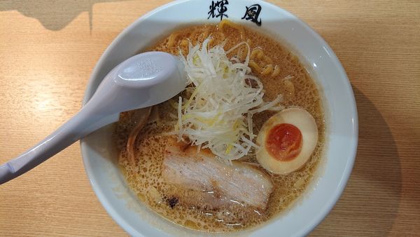 「味噌ラーメン 880円」@札幌らーめん 輝風 すすきの店の写真