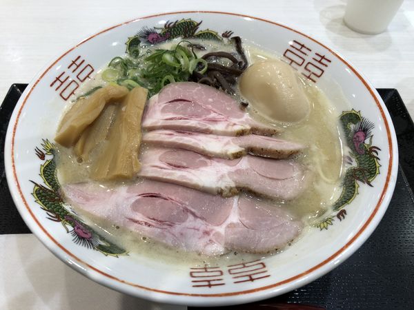 「期間限定 濃厚博多豚骨ラーメン全部入り」@鯛塩そば 灯花 ラゾーナ川崎プラザ店の写真