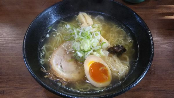 「塩ラーメン 700円」@麺や伝心の写真