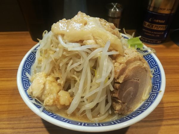 「ラーメン（並）野菜あぶら ちょい増」@びんびん豚の写真