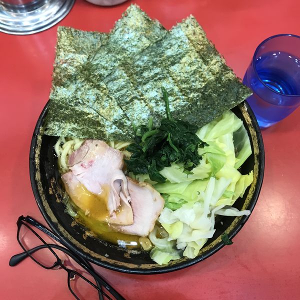 「ラーメン＋キャベツ」@家系総本山 ラーメン吉村家の写真