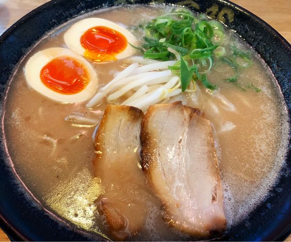 「とんこつ味玉」@麺屋 虎龍の写真