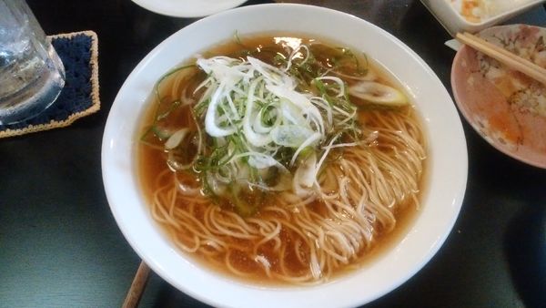 「素ラーメン+矢切ネギ」@麺割烹 亀壱の写真