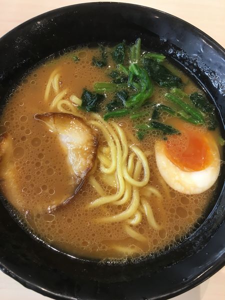 「横浜家系ラーメン（にんにくのせ）クーポン価格330円＋税」@はま寿司 草加花栗店の写真
