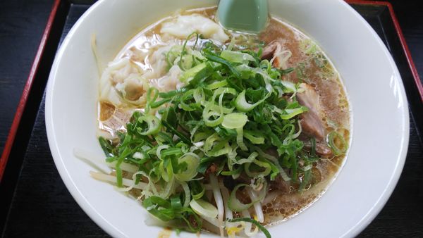 「チャーシューワンタン麺 680円」@大衆食堂 まんだらやの写真